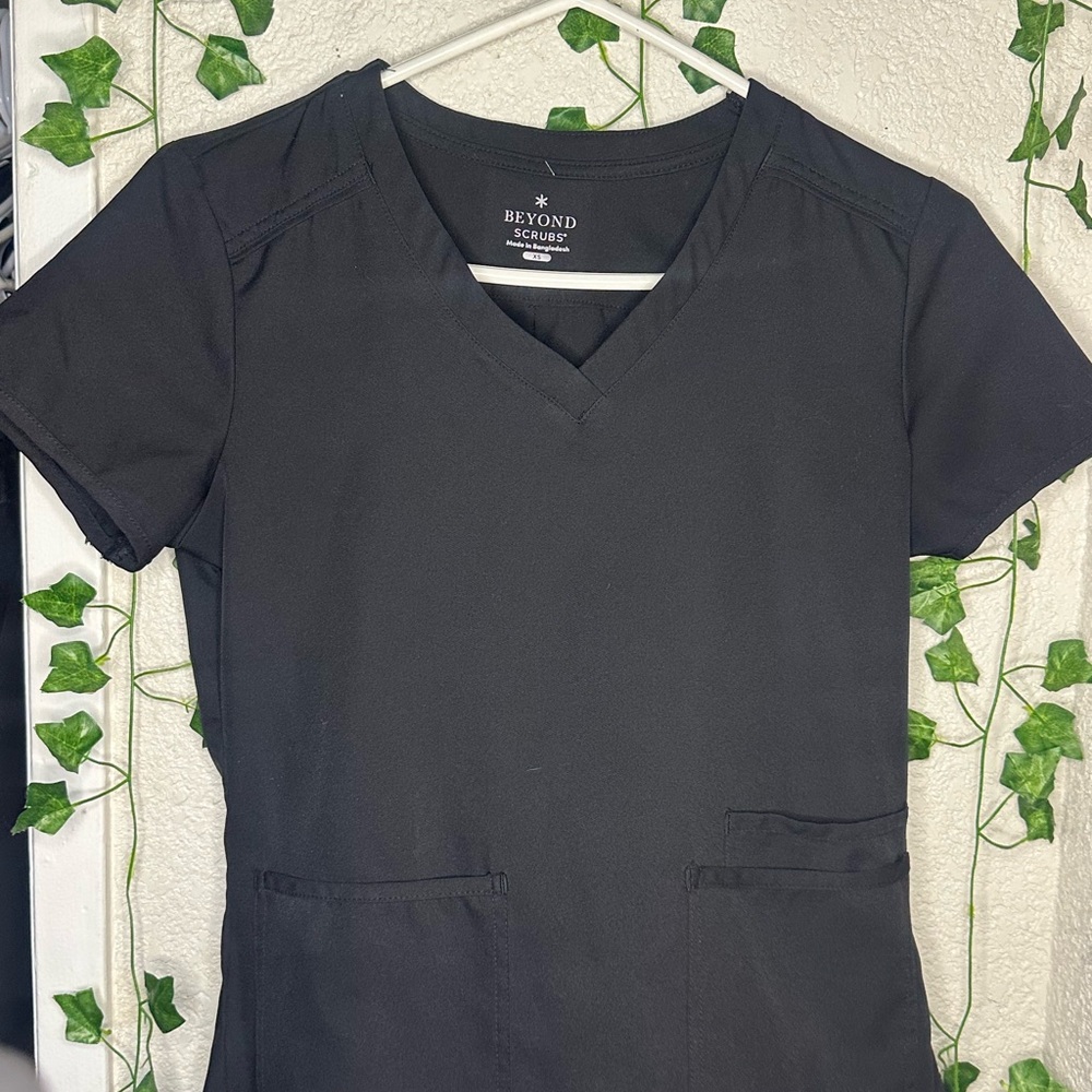 Figs Black Short Sleeve Women's Top